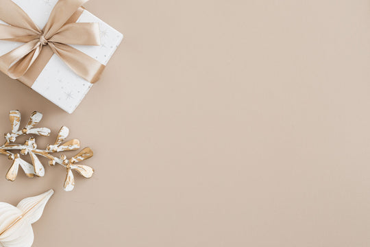 Coffret cadeau sur fond neutre pour clients et partenaires