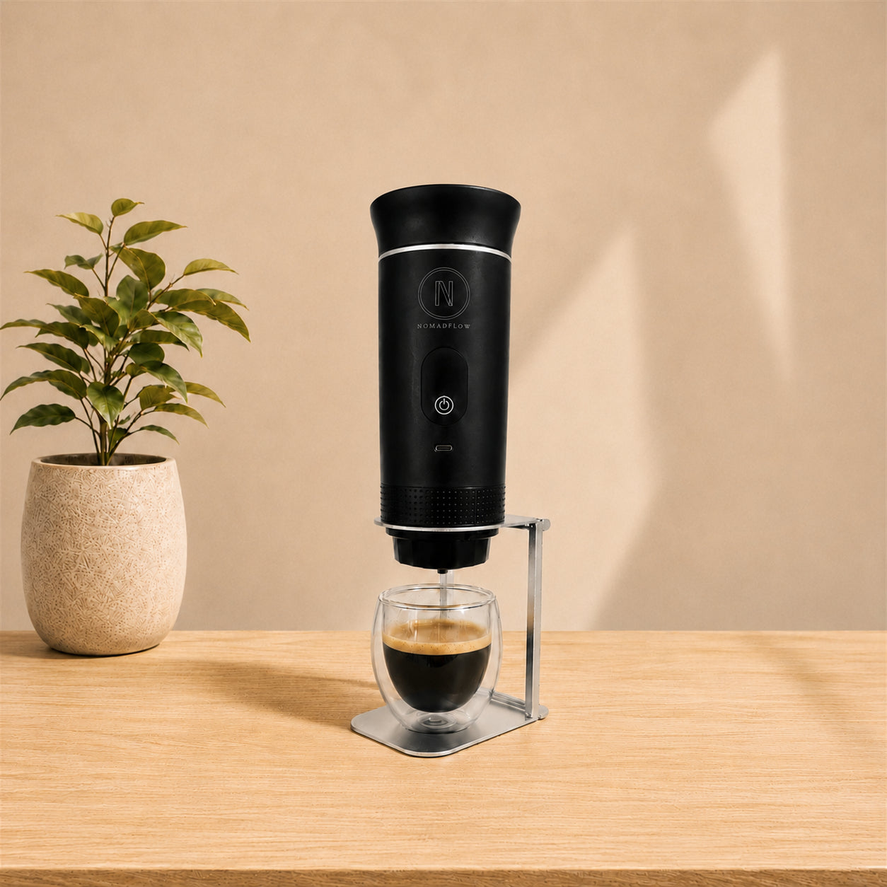 Machine à café portable NomadCoffee Noir Etna avec son support