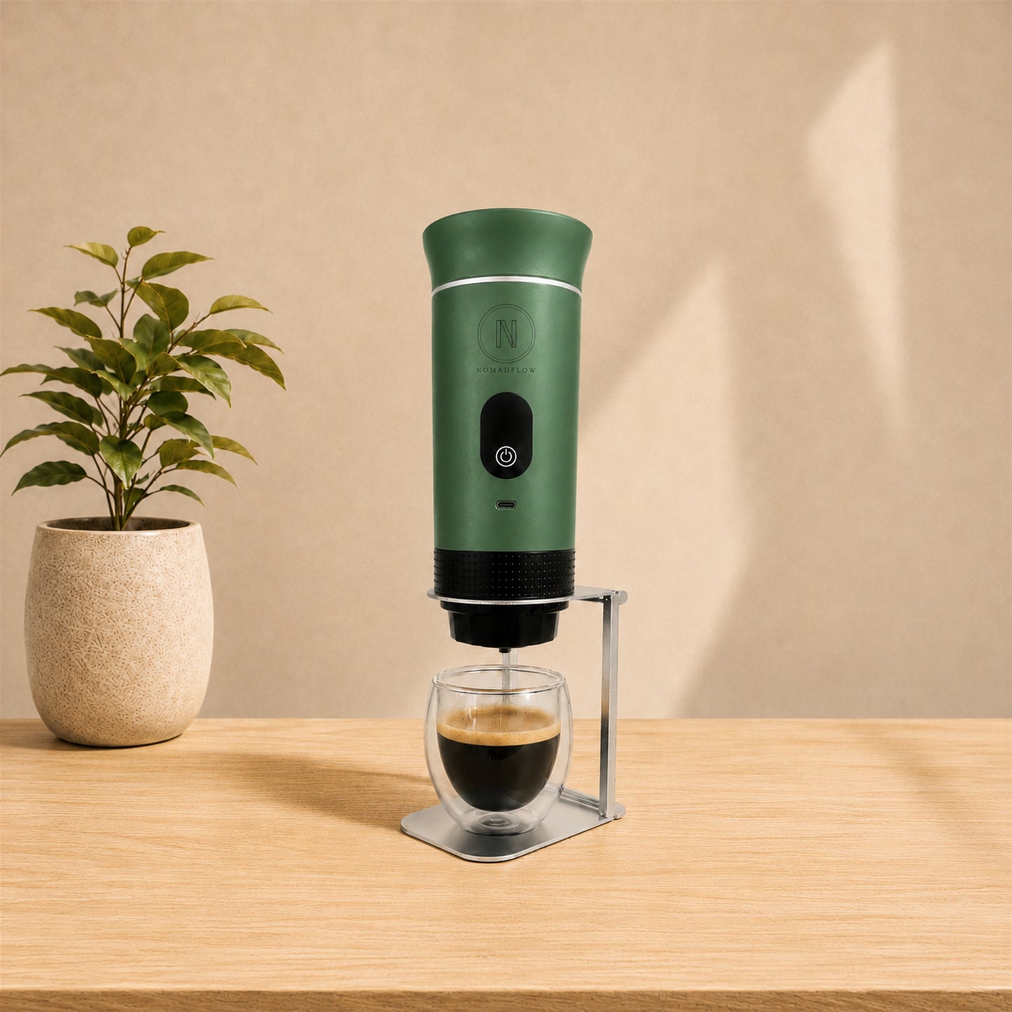 Machine à café portable NomadCoffee Vert Machu Picchu avec son support